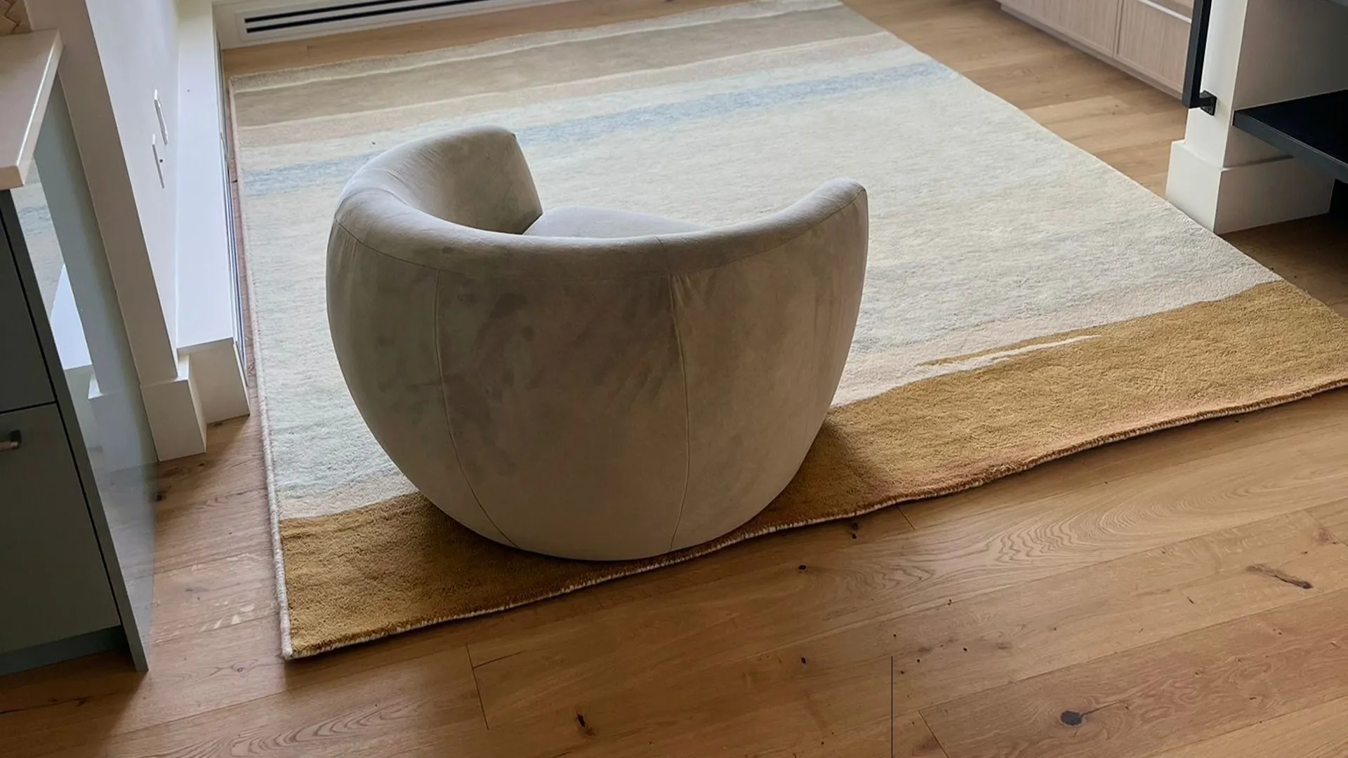 area rug & hardwood flooring in Breckenridge 